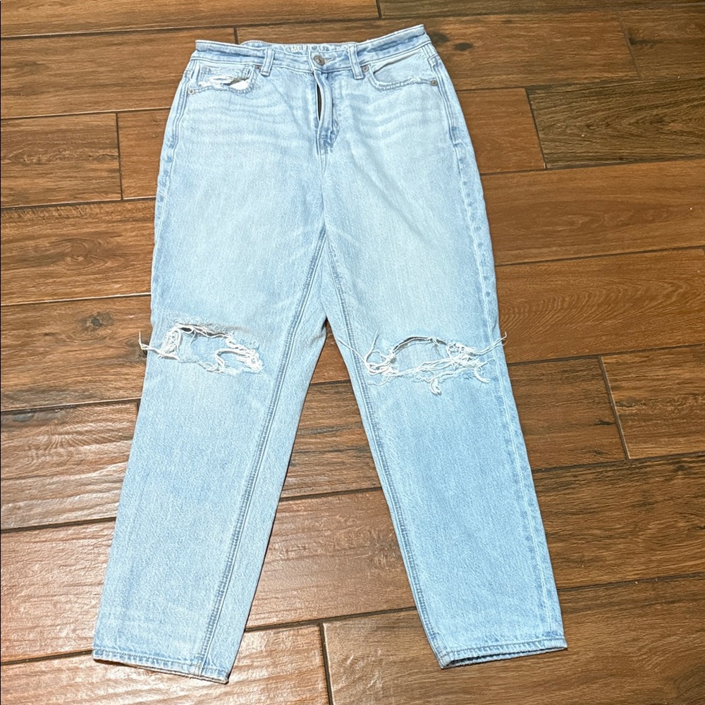 American Eagle Outfitters Light Blue Ripped Mom Jeans size 4 short